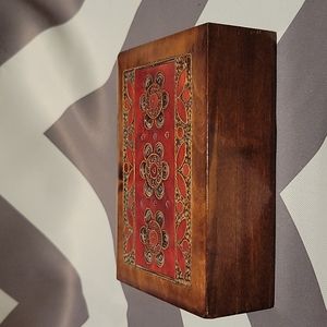 Wooden box